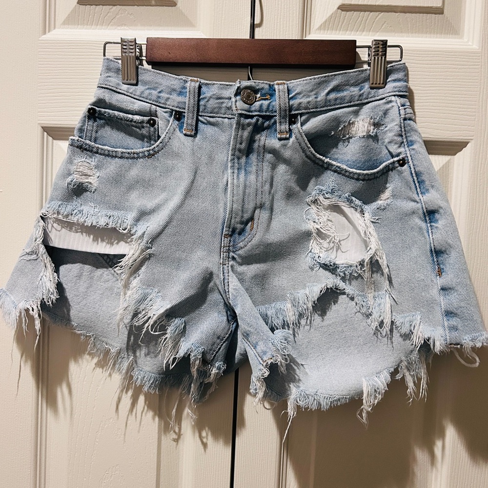 Abercrombie & Fitch Mid Rise Boyfriend Denim Shorts – Size 25 - Picture 3 of 4
